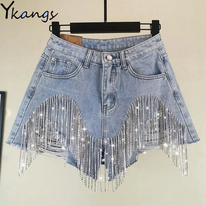 Glamouröse Jeansshorts mit Quasten und Strass